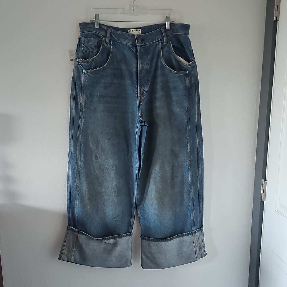 ●●WE THE FREE DISTRESSED WIDE LEG DENIM JEANS NWT SIZE 31●●